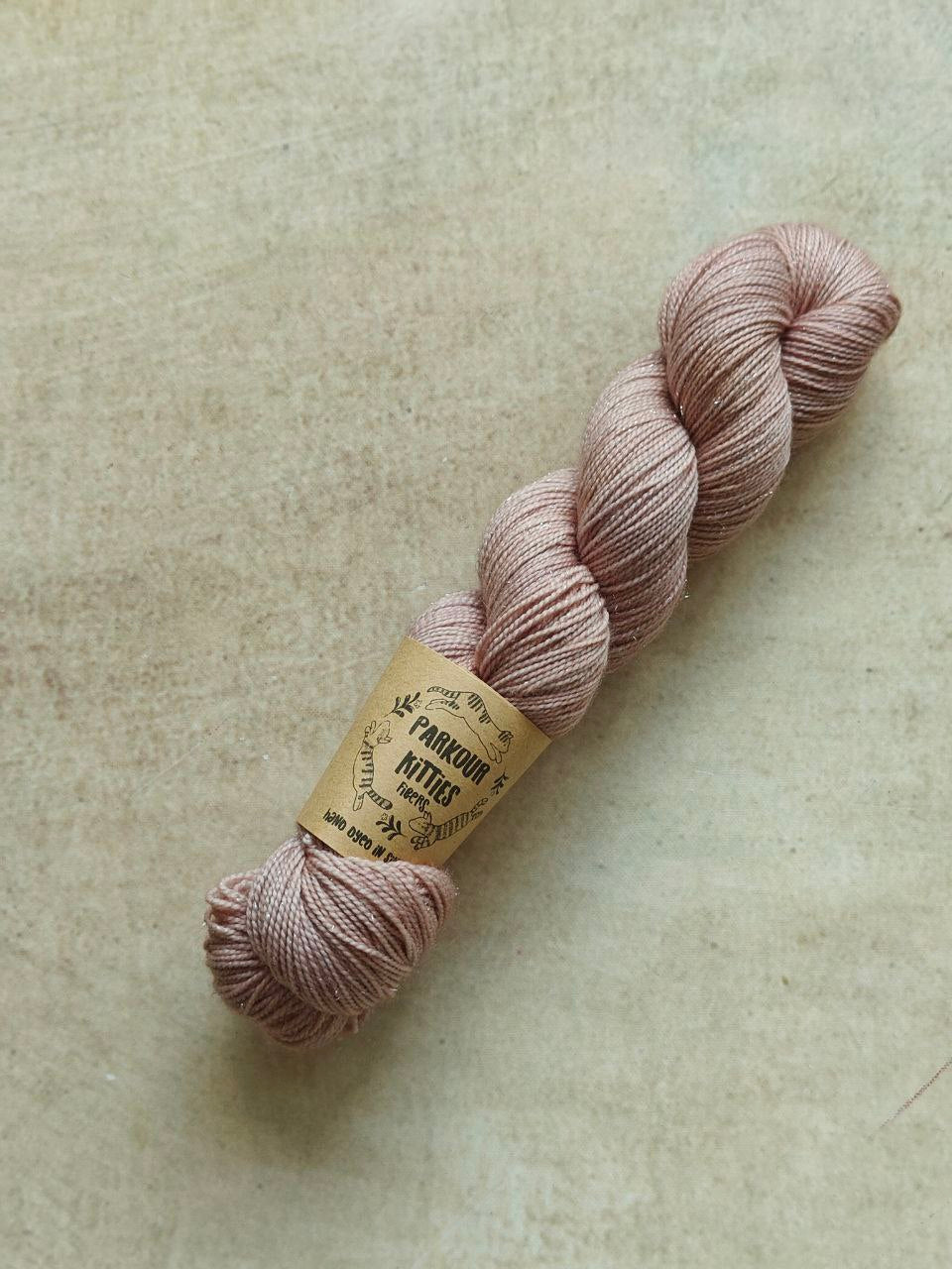 PKF 75% Superwash Merino, 20 Nylon & 5% Silver Stellina | 400m
