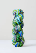 Load image into Gallery viewer, Urth Yarns Koozoo (3-Ply Chunky Merino)