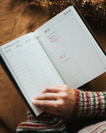 Laine Knitter's Year 2025 Weekly Planner