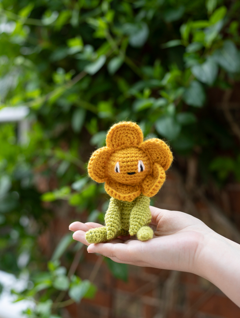 **NEW** TOFT Mini Buttercup Flower Kit