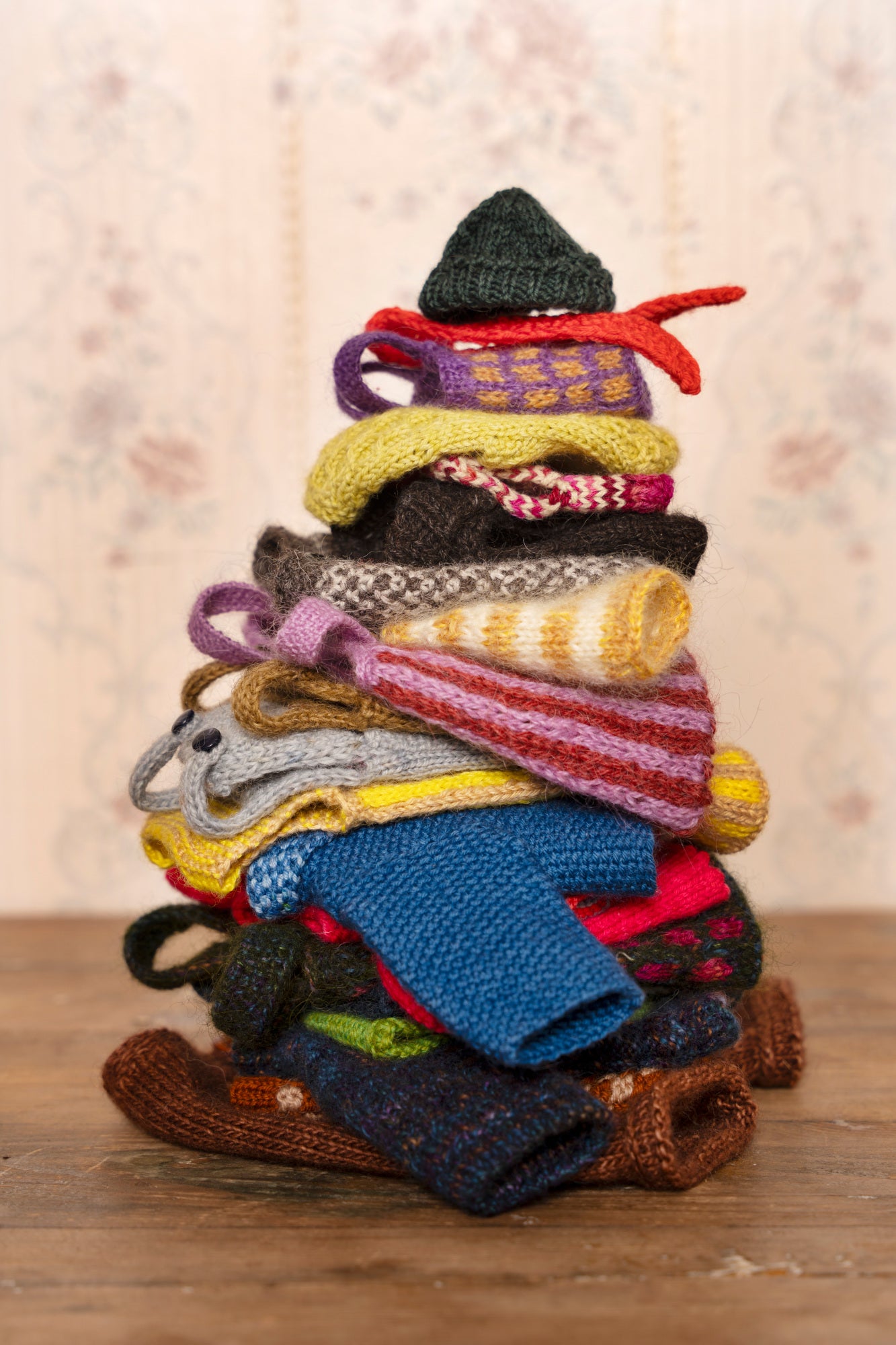 **NEW** Laine Chez Myrtil: MOre Seamless Friends to Knit and Love