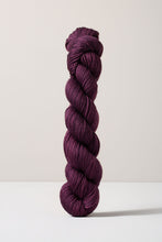 Load image into Gallery viewer, Urth Yarns 16 Fingering (16 Micron 100% Merino)