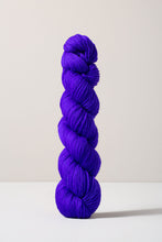 Load image into Gallery viewer, Urth Yarns 16 Fingering (16 Micron 100% Merino)