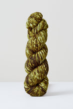 Load image into Gallery viewer, Urth Yarns Koozoo (3-Ply Chunky Merino)