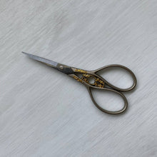 Load image into Gallery viewer, Assorted Scissors